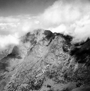 [Kit Carson peak from nearby Crestone Peak (Allen Best)]