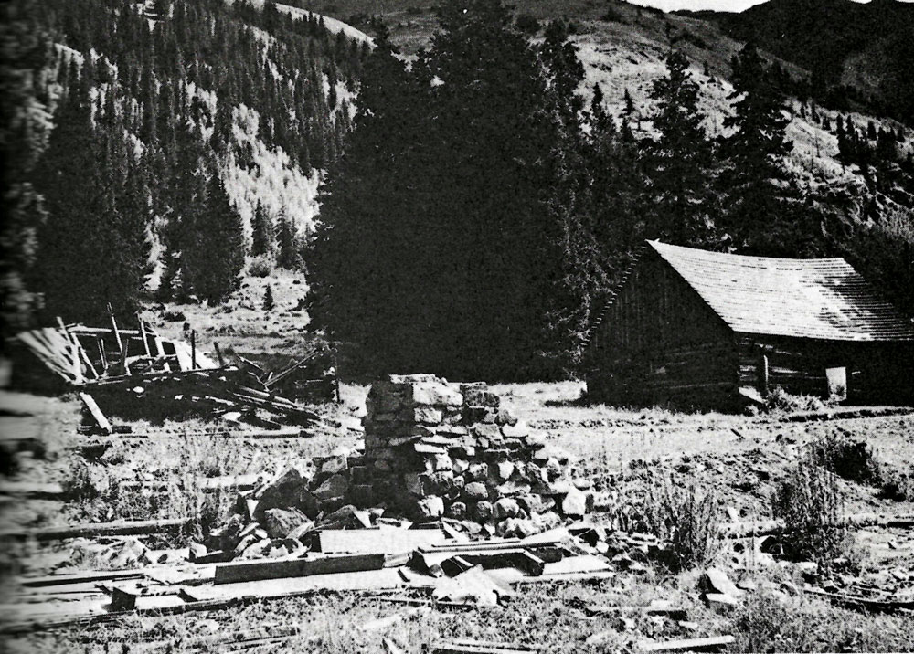 roses-cabin-on-left-1958_web